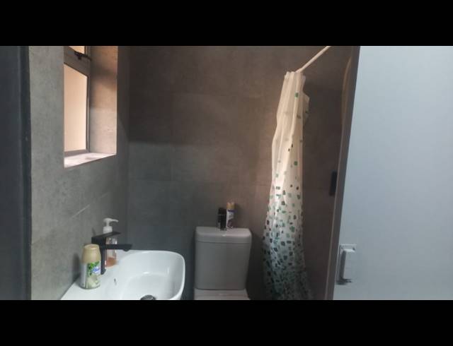 1.5 BEDROOM FLAT TO LET IN SOUTH BEACH
